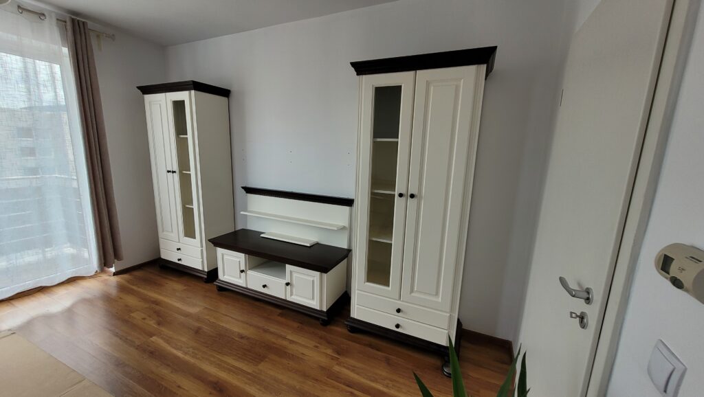 Living Royal White/Walnut Sold Wood