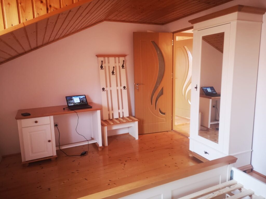 Select an office and wardrobe ensemble with a door and mirror in a house of a customer of Emob decorations